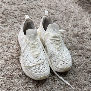 APL Women's US 8.5 white zipline